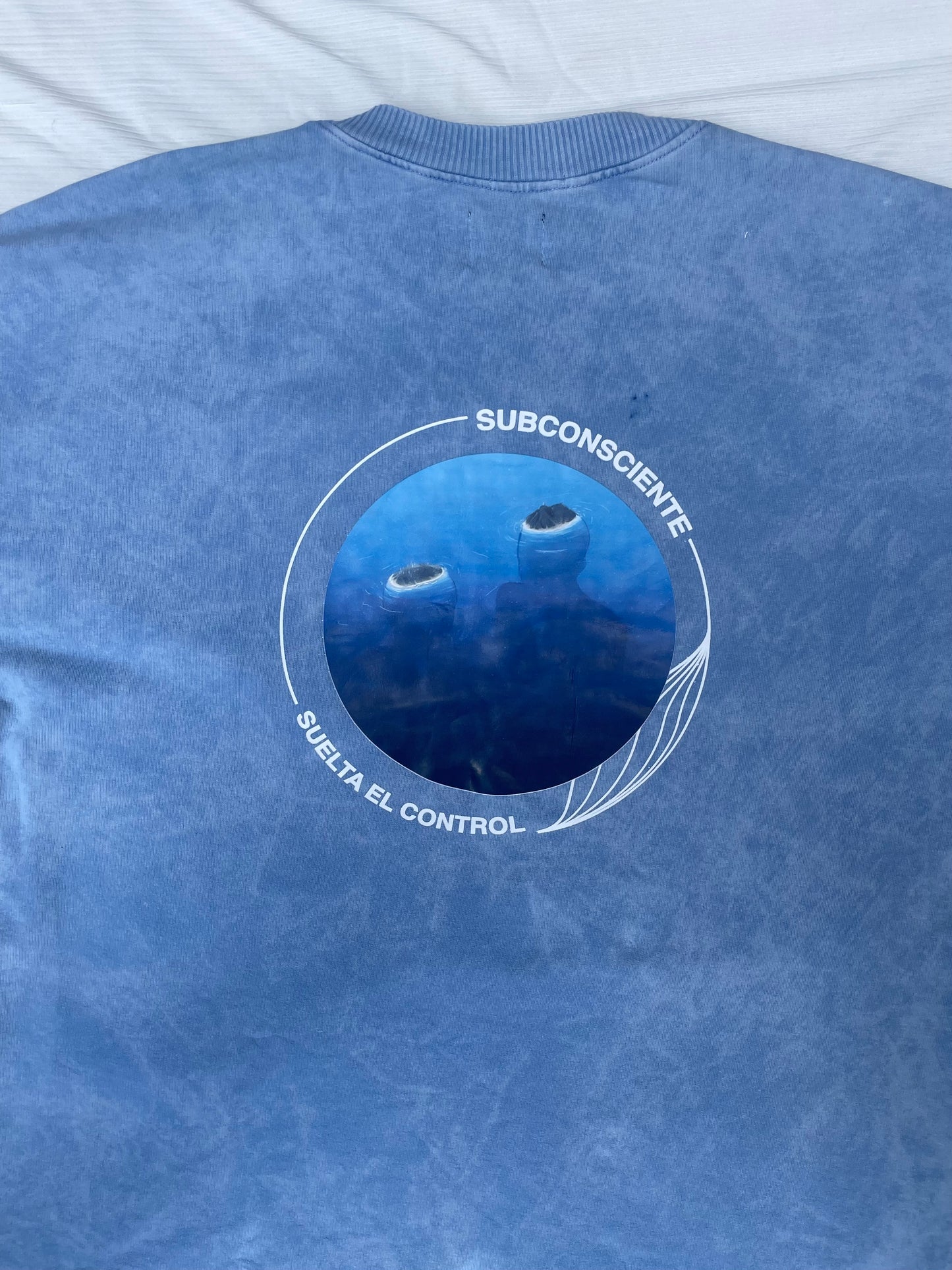 Suelta el control - Blue Acid Wash Shirt