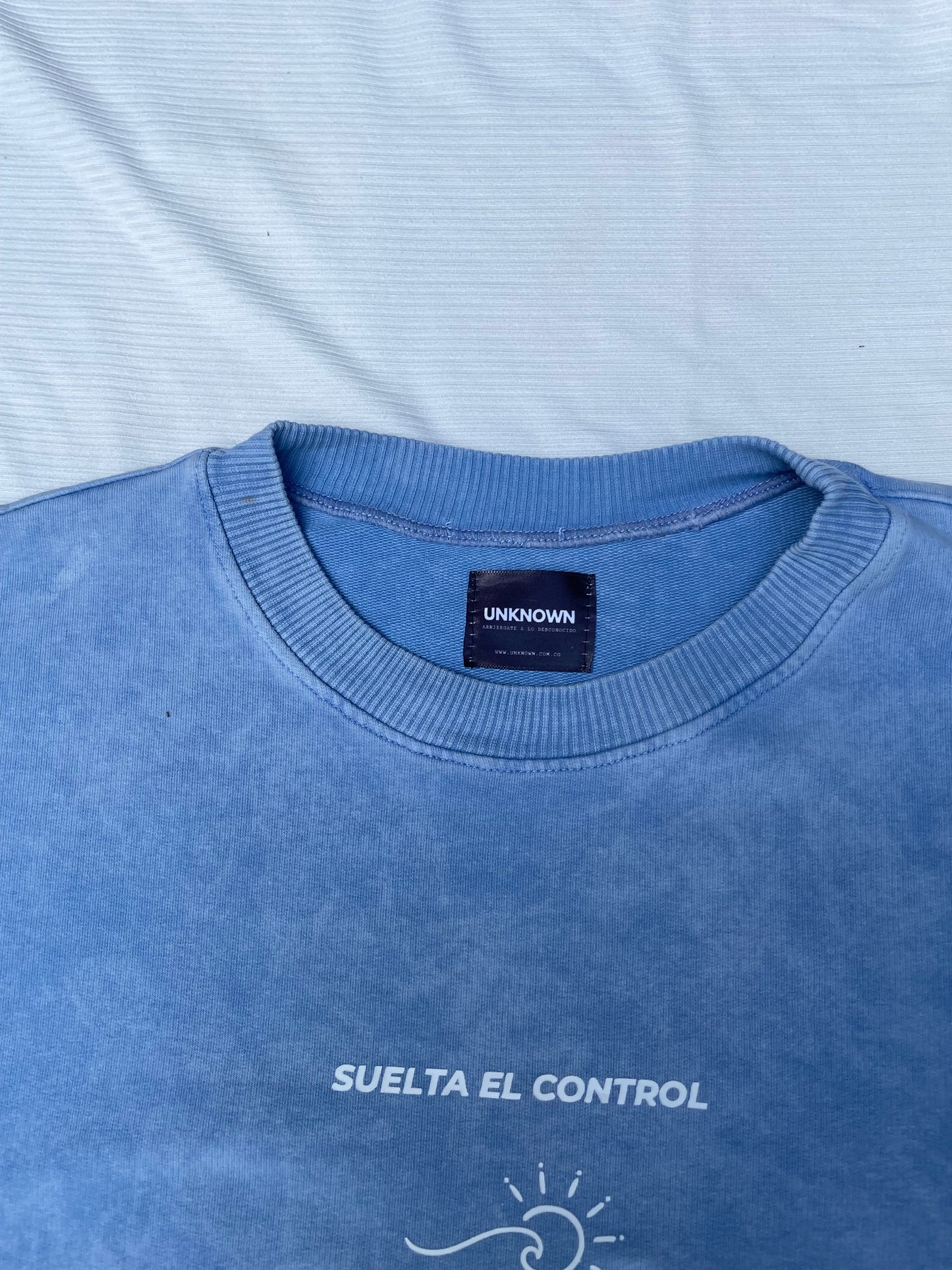 Suelta el control - Blue Acid Wash Shirt