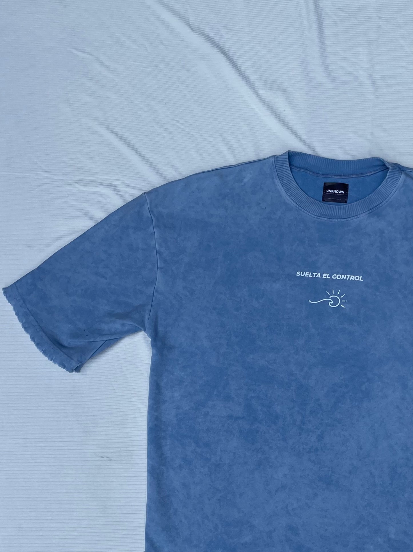 Suelta el control - Blue Acid Wash Shirt