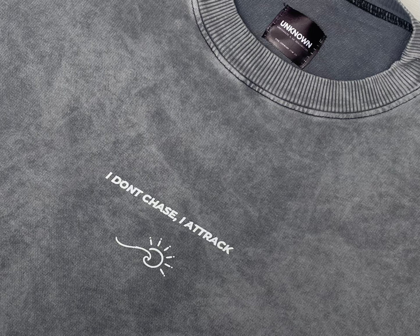 I Don´t chase, I attract - Sleevless Grey Acid Wash Oversized Shirt