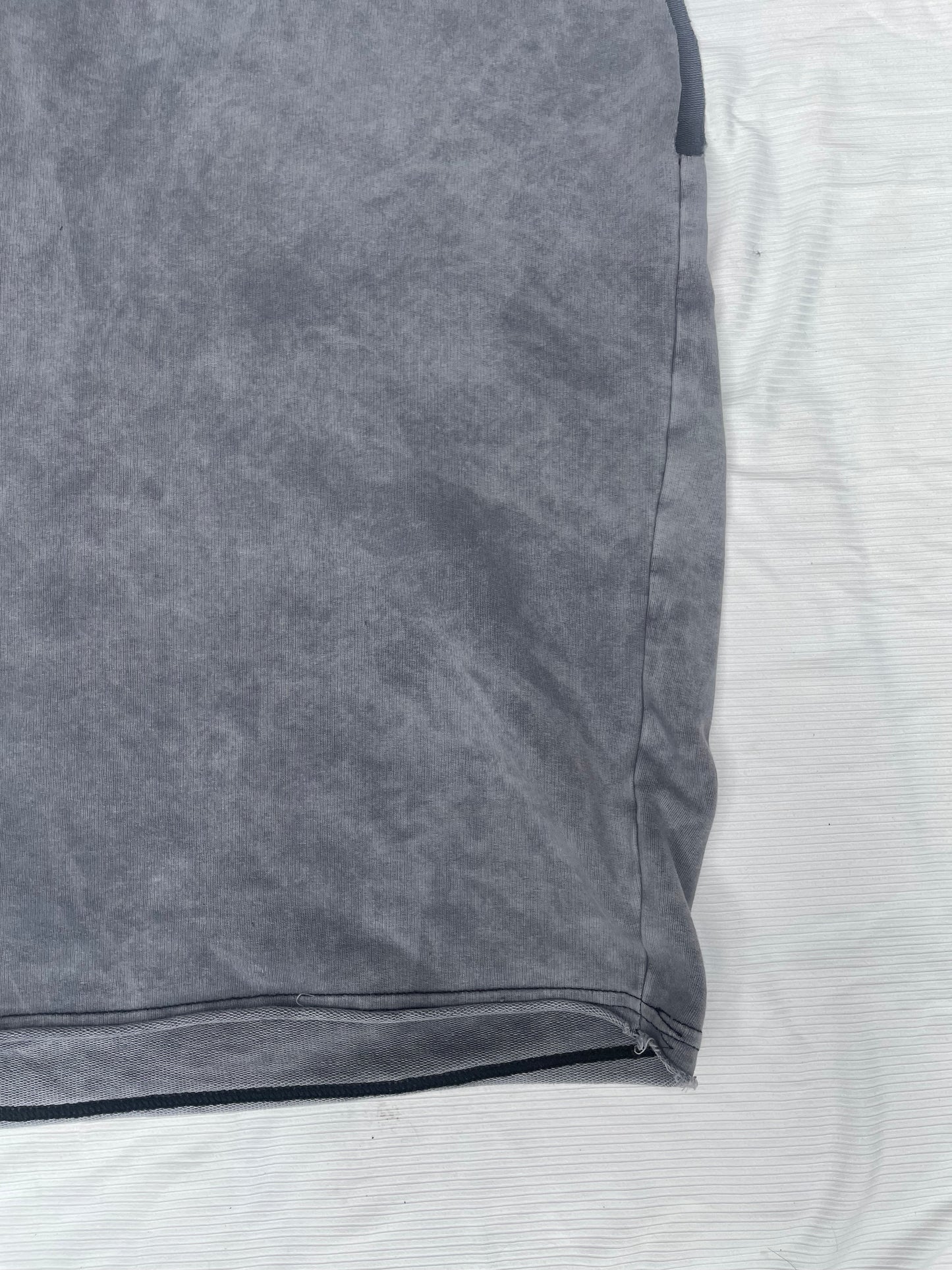 I Don´t chase, I attract - Sleevless Grey Acid Wash Oversized Shirt