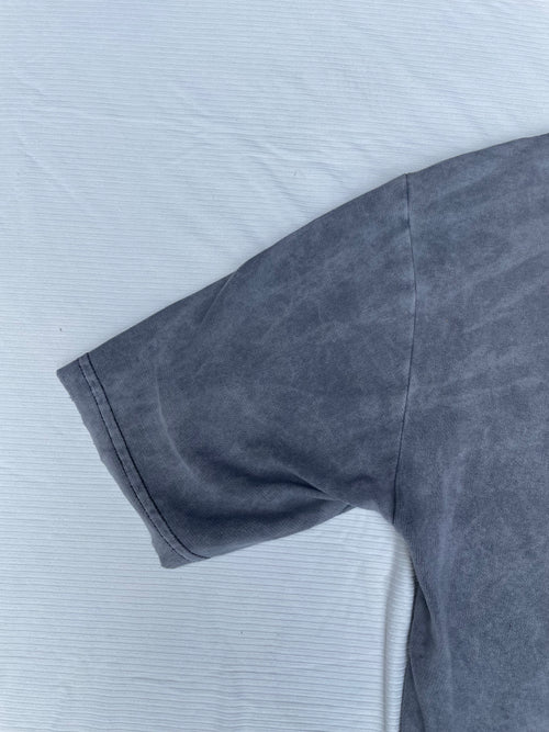I Don´t Chase, I Attrack - Grey Acid Wash Oversized Shirt